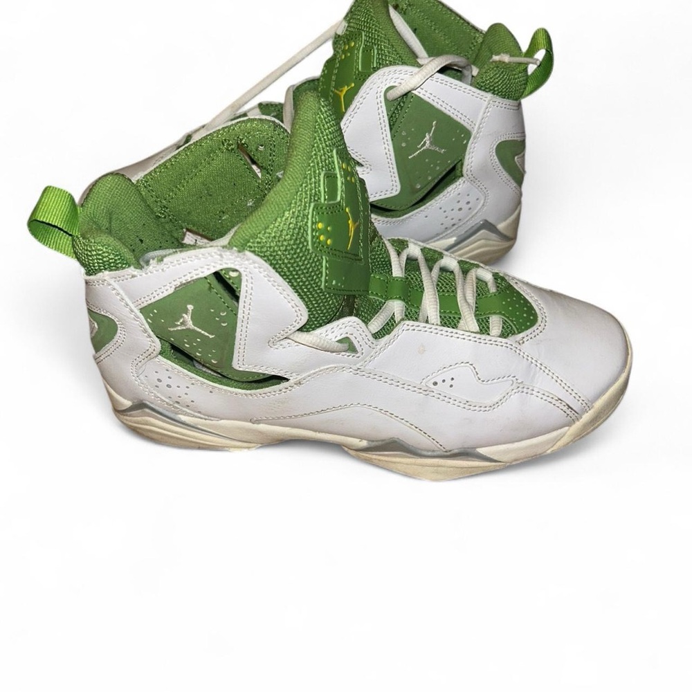 JORDAN TRUE FLIGHT GS 'CHLOROPHYLL'
Size 7 men’s